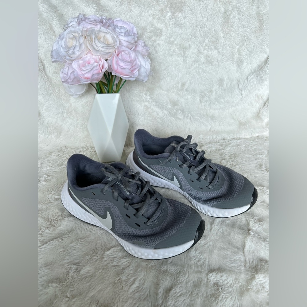 Nike Gray Youth Sneakers - Picture 5 of 11